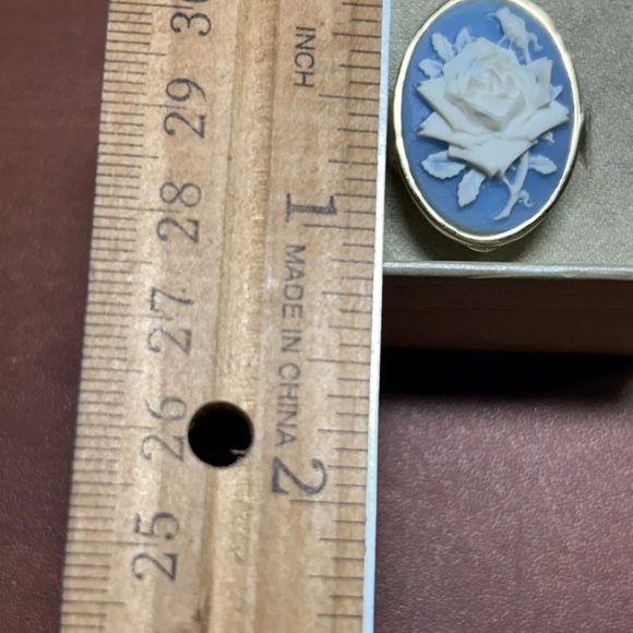 Fashion Ring For Women Blue With Prominant Flower Design New With Box 2014 - Picture 3 of 5